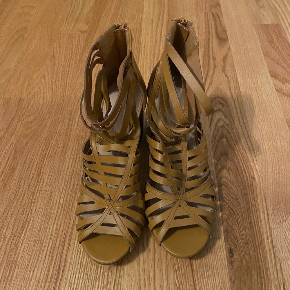 Chestnut chunky heels